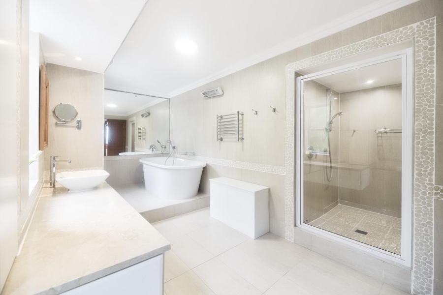 5 Bedroom Property for Sale in Fernkloof Estate Western Cape